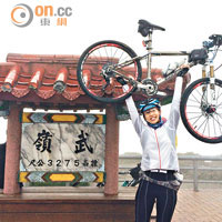 政壇：湯振玲踩單車征服台灣