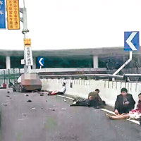 深圳機場車禍肇事司機救人跌死