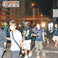 搗毒窟檢四刀拘兩對情侶