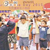 醫知健：書包過重  半數學童有脊患