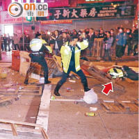警向天鳴兩槍遭窮追