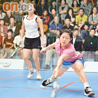 歐詠芝（右）繼今年3月後，再一次擊敗香港「一姐」趙詠賢。
