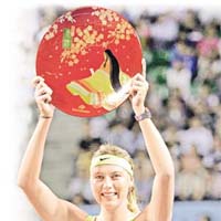舒拉寶娃奪復出後首冠，露出久違了的勝利笑容。Getty Images圖片