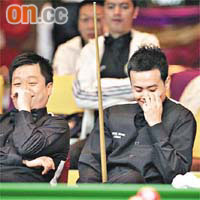 莫非因為摘金在望，令傅家俊（右）及馮國威笑得如此開心？