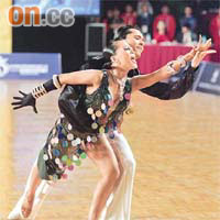 港將陳慶瑋（後）及田麗琪贏得拉丁舞專項「查查查」銅牌。