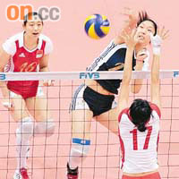 中國女排（中）昨擊敗香港殺入決賽，與日本爭金。