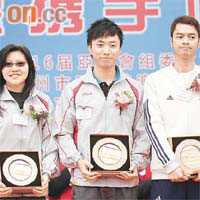 保齡球手馮雪儀（左）、胡兆康（中）與桌球手陳國明齊出席宣傳活動。