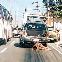 巴西婦遭警車拖死