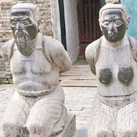 秦檜妻雕像  胸部被摸黑