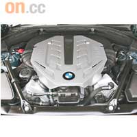 4.4公升V8 TwinPower Turbo的馬力高達407hp,加速力強橫。