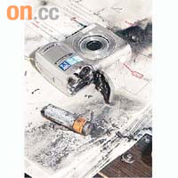 放在數碼相機內的充電池爆炸損毀。