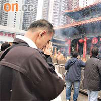 黃大仙祠大殿擴建工程竣工,善信年三十晚可於殿前平台上頭炷香。